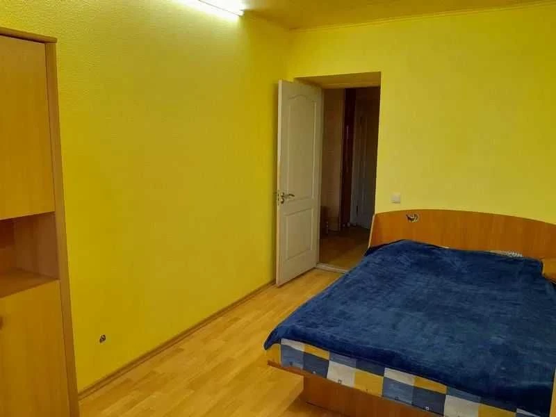 Продам 4-кімнатну квартиру на вул. Прикордонній