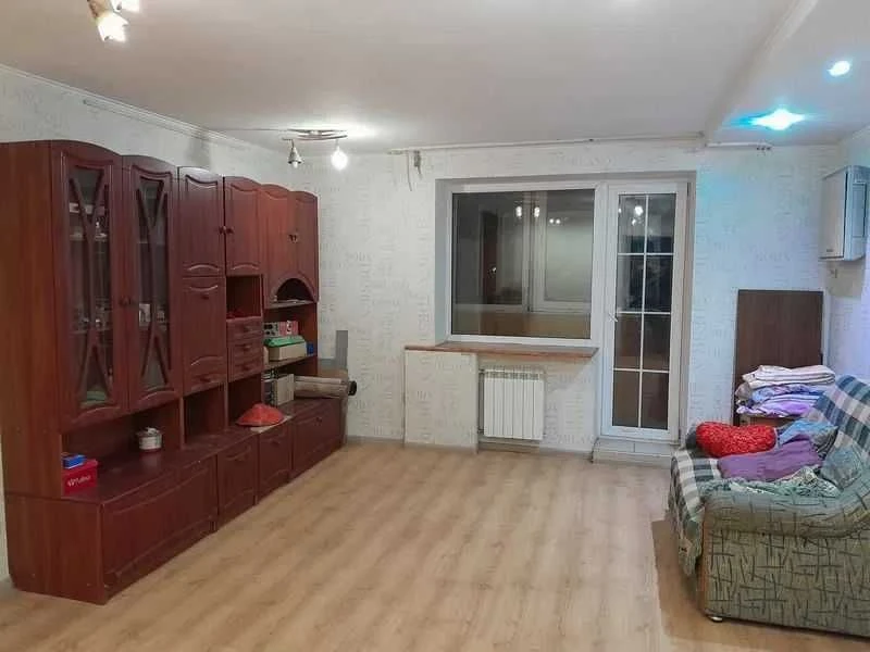 Продам 4-кімнатну квартиру на вул. Прикордонній