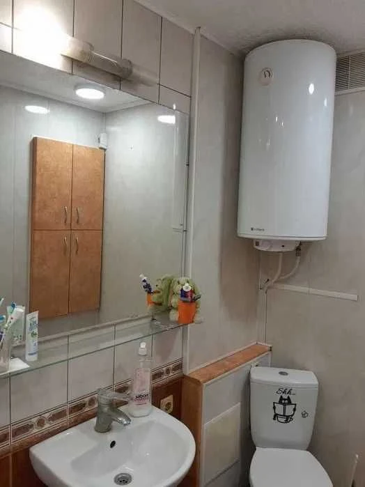 Продам 4-кімнатну квартиру на вул. Прикордонній