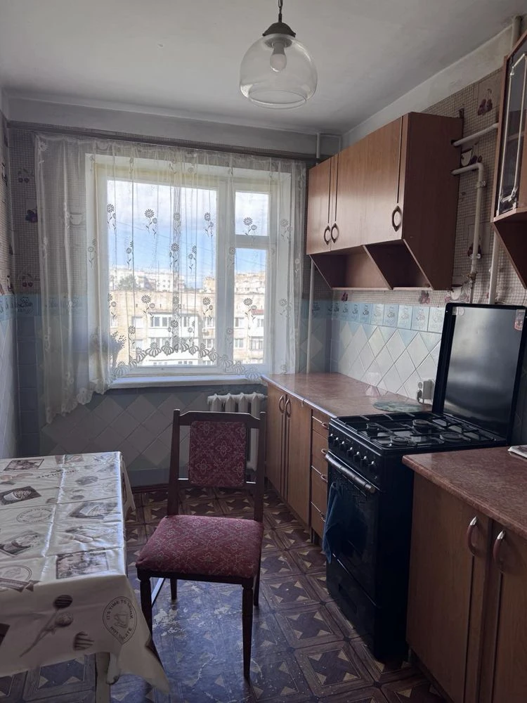 Продаж квартири в спальному районі міста