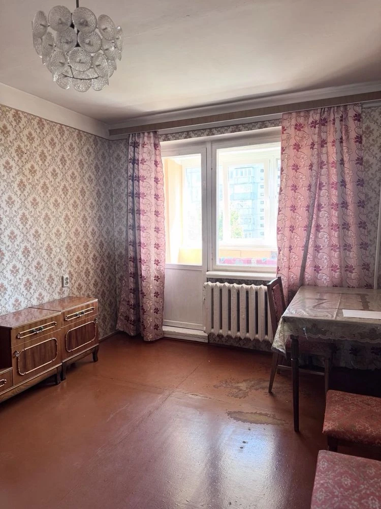 Продаж квартири в спальному районі міста