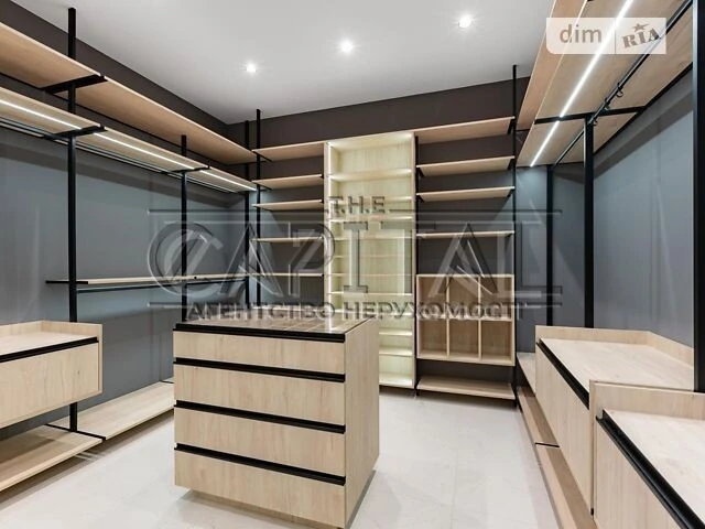 Sale of 4-room apartment 130 sq. m. on Andriy Verkhoglyada St. 11 •