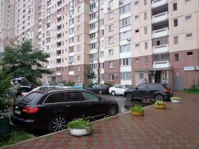 Оренда 2-кімнатної квартири 64 м², Олени Пчілки вул., 4