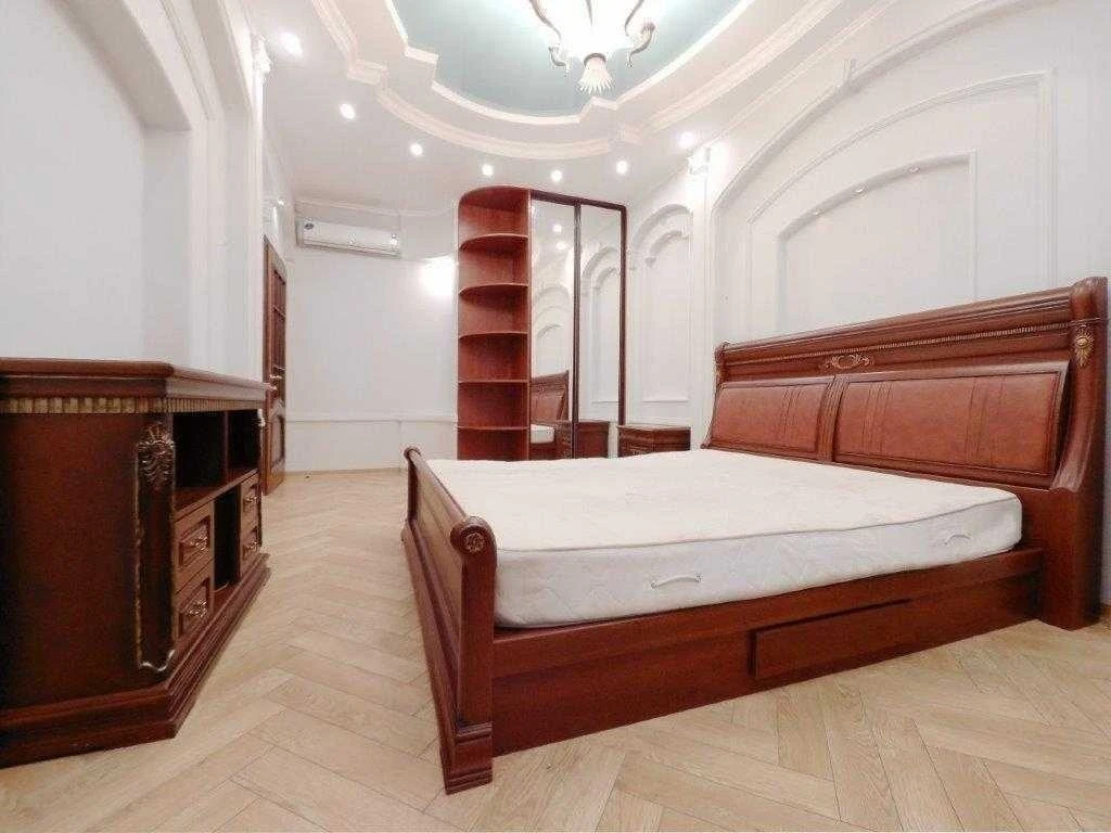 Оренда 3-кімнатної квартири 135 м², Саксаганського вул., 121