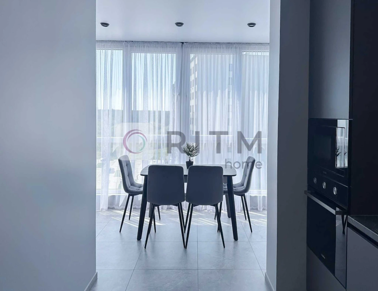 Продаж однокімнатної квартири з ремонтом ЖК R2 Residence.