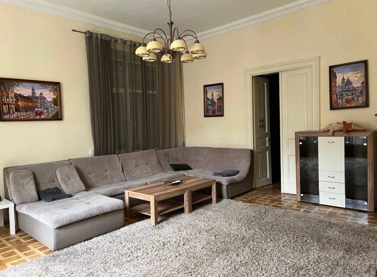 Продаж 3 кімнатної квартири  Центр Львова  вул Петра Дорошен