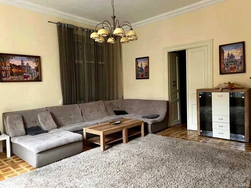 Квартира. Львів, Гетьмана Петра Дорошенка вул. (Жовтнева)