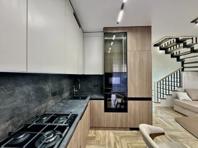 Townhouse with renovation, no commission for the buyer!!