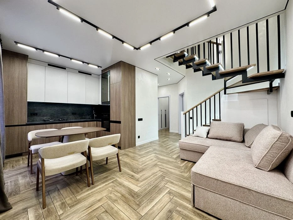 Townhouse with renovation, no commission for the buyer!!