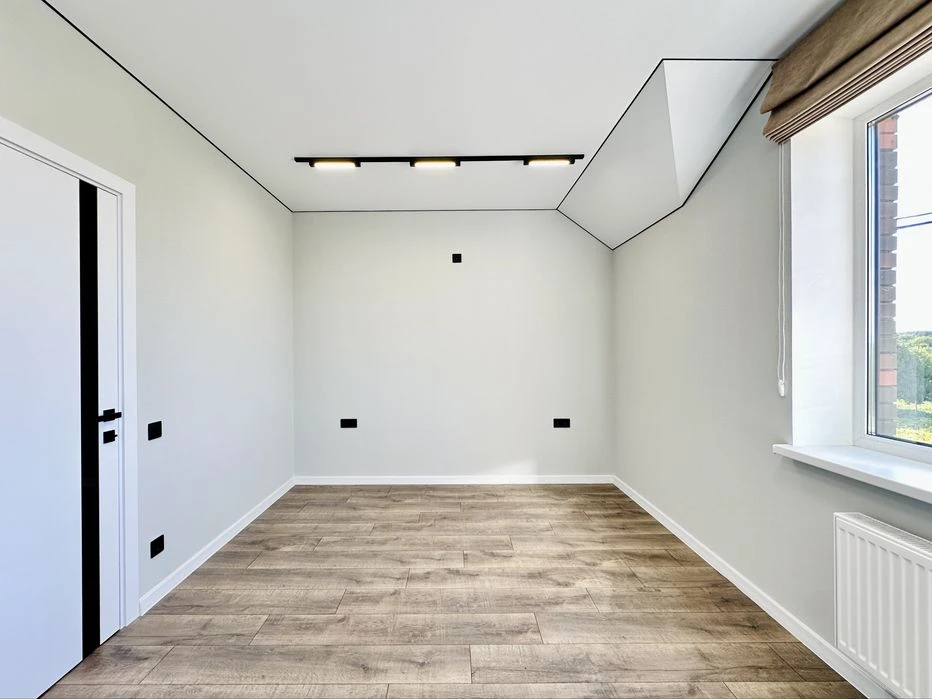 Townhouse with renovation, no commission for the buyer!!