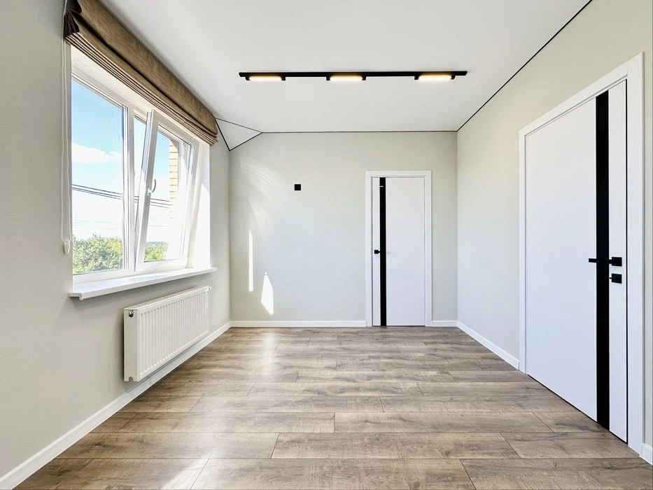 Townhouse with renovation, no commission for the buyer!!