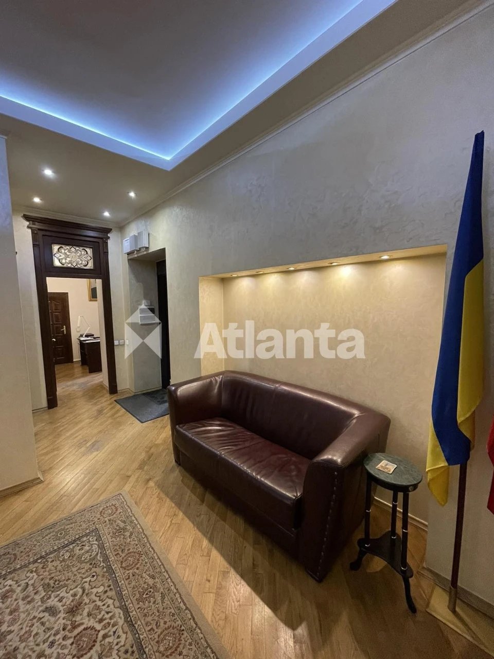 Продається простора 3-кімнатна квартира в центральній частин