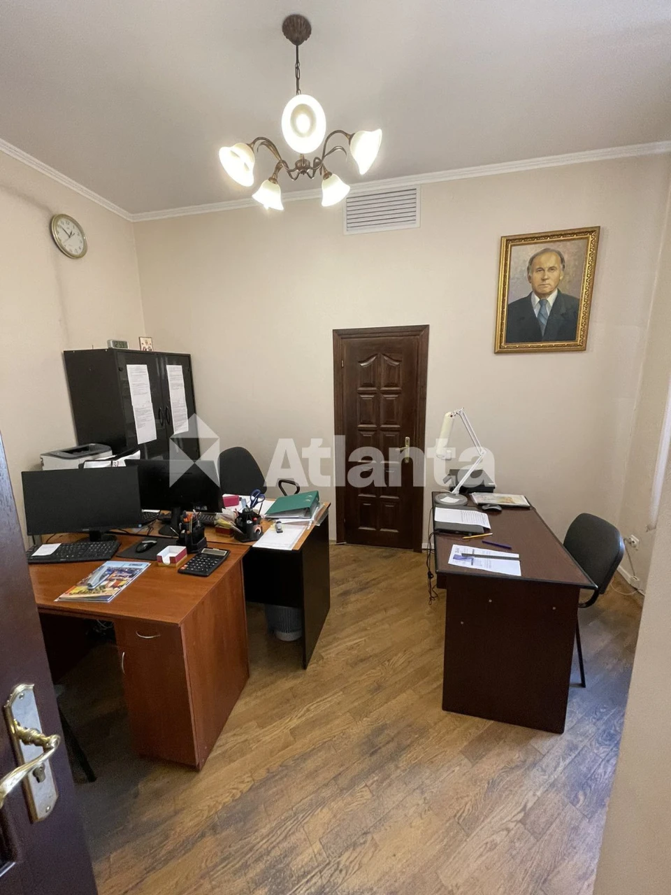 Продається простора 3-кімнатна квартира в центральній частин
