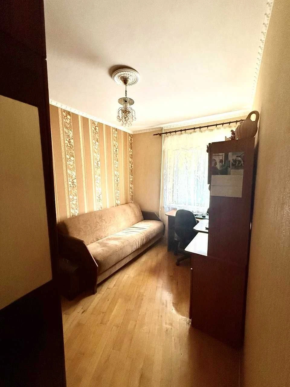 Продаж затишної 3-х кім.кв. з індивідуальним опаленням  вул.