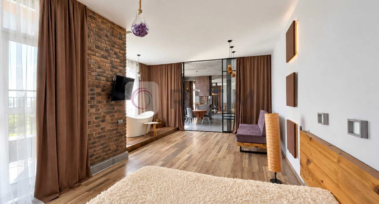 Продаж дизайнерської 2-к. квартири на вул. Богдана Хмельниць