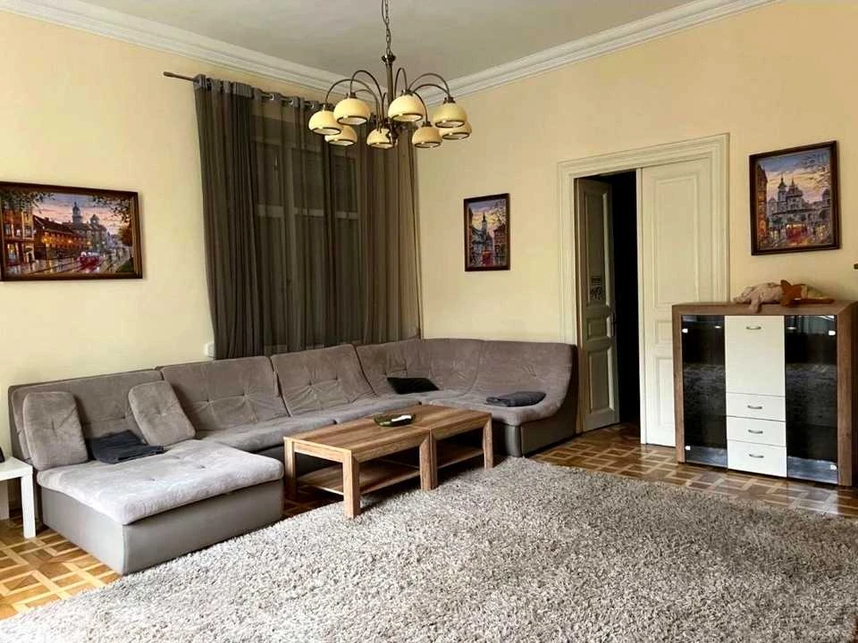 Квартира. Львів, Гетьмана Петра Дорошенка вул. (Жовтнева)
