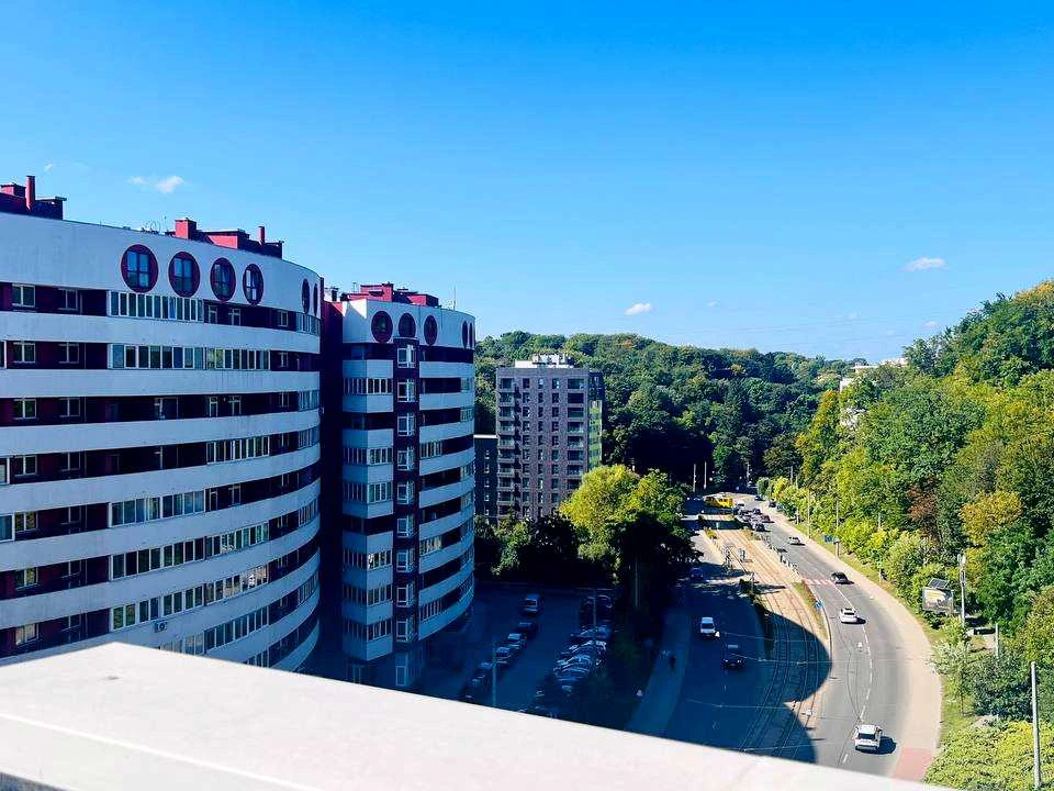 Квартира. Львів, Василя Стуса вул. (Островського)