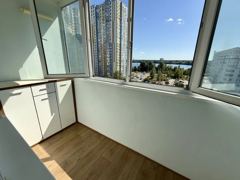 Large super view 1-room Vyshnyakivska street 1 metro 1 km house