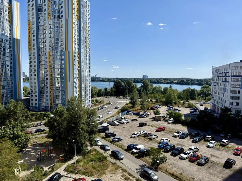Large super view 1-room Vyshnyakivska street 1 metro 1 km house