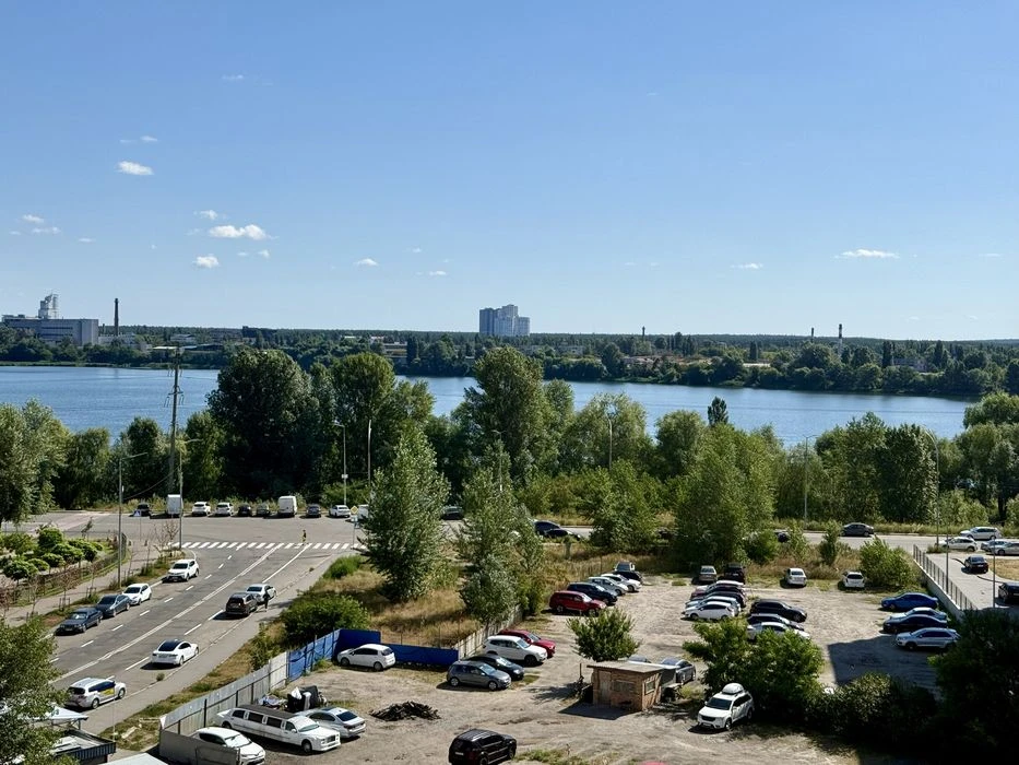 Large super view 1-room Vyshnyakivska street 1 metro 1 km house