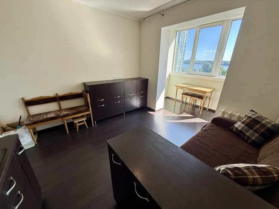 Large super view 1-room Vyshnyakivska street 1 metro 1 km house