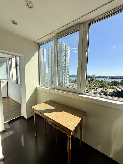 Large super view 1-room Vyshnyakivska street 1 metro 1 km house
