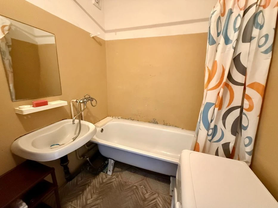 Large super view 1-room Vyshnyakivska street 1 metro 1 km house