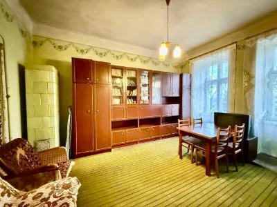 Продаж трьохкімнатної квартири