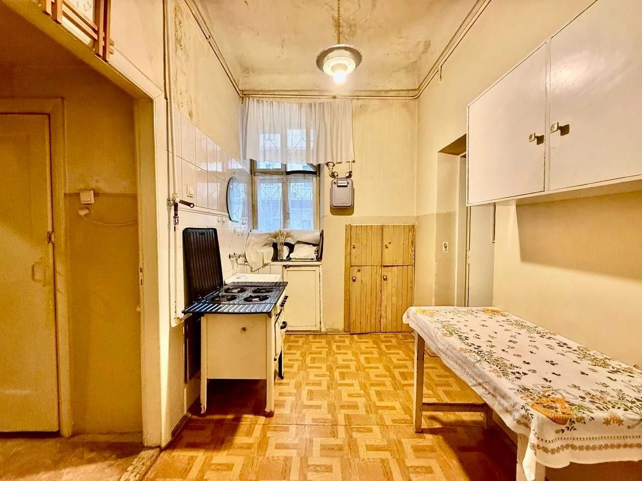 Продаж трьохкімнатної квартири