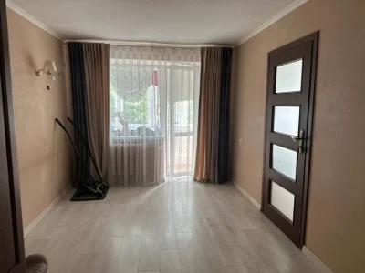 Продаж 3-х кім квартири  вул. Академіка Лазаренка  90000дол.