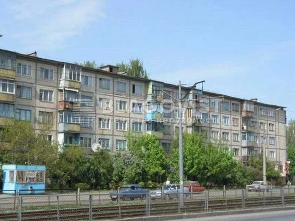 Продається 2-кімнатна квартира на проспекті Леся Курбаса,2/1