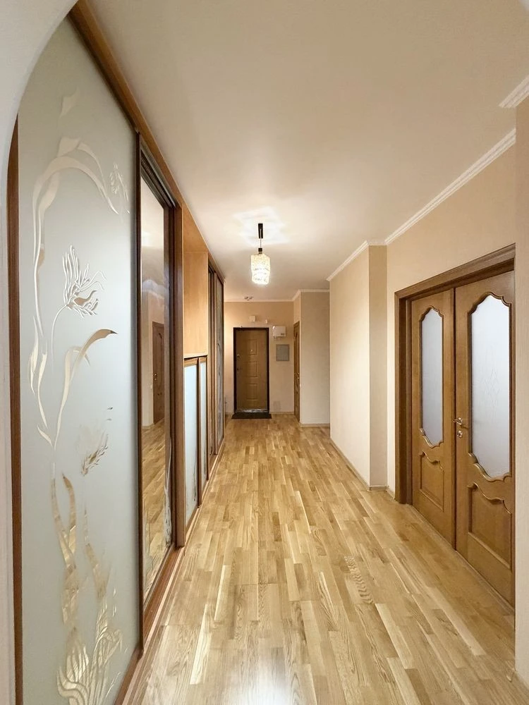 Продаж 3к квартири Генератор. ЖК Троєщина 104м2 з гарним рем