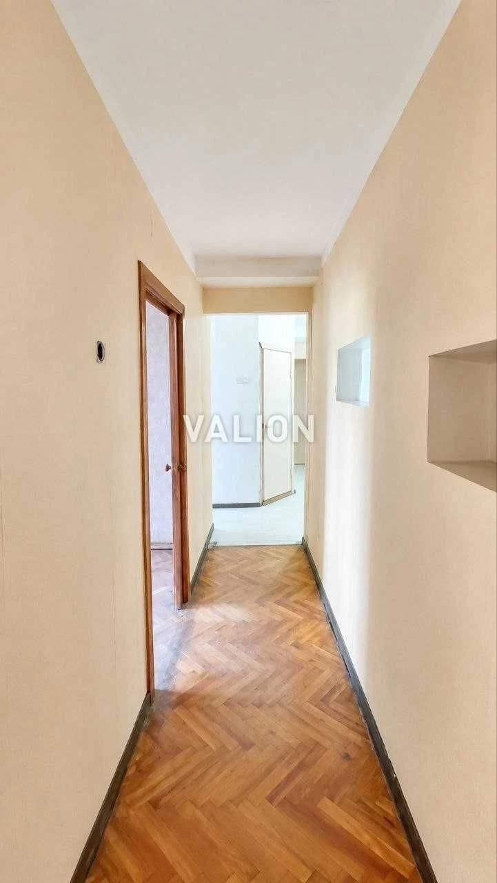 Продаж 3-кімнатної квартири біля метро КПІ - Берестейський п