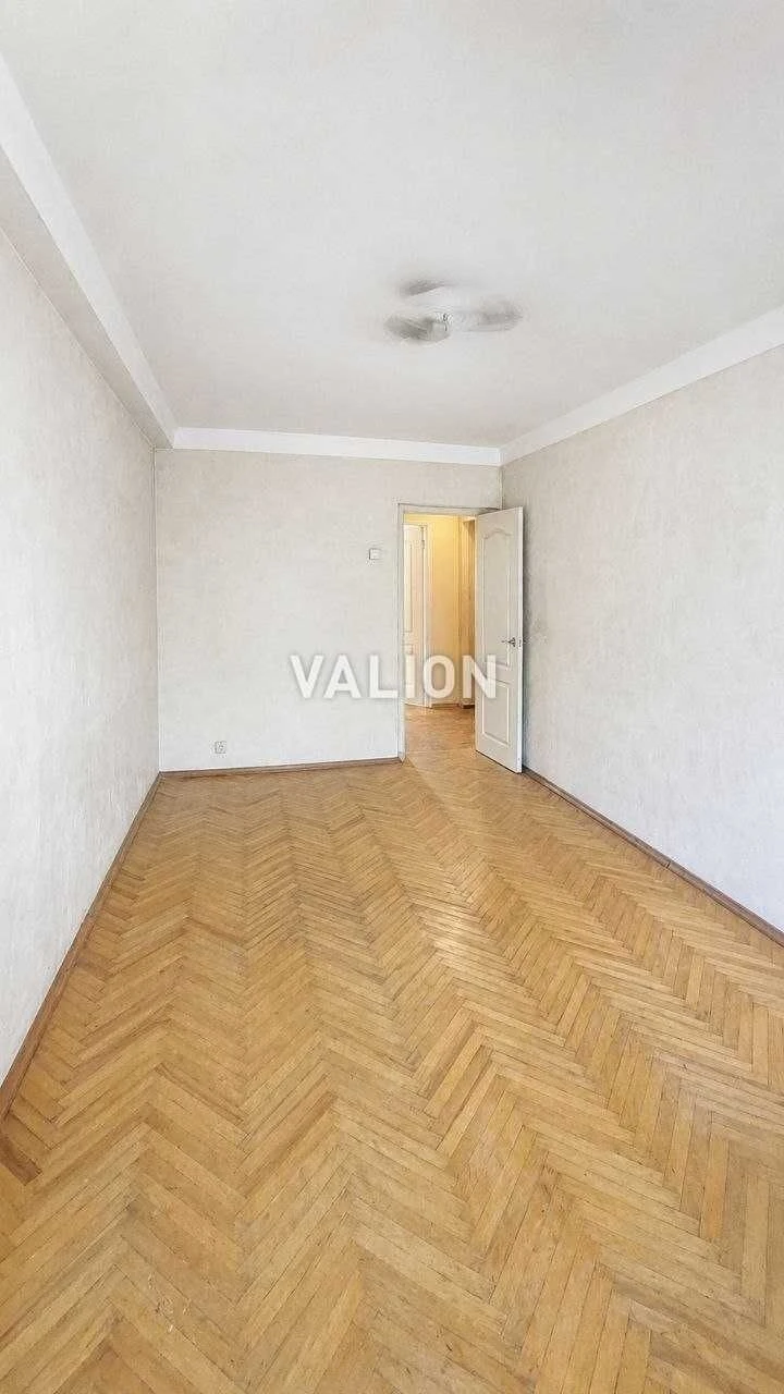 Продаж 3-кімнатної квартири біля метро КПІ - Берестейський п