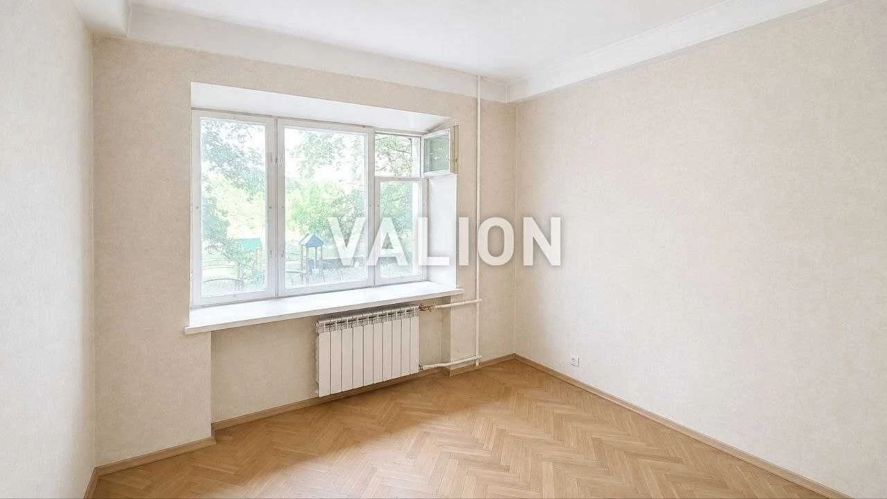 Продаж 3-кімнатної квартири біля метро КПІ - Берестейський п