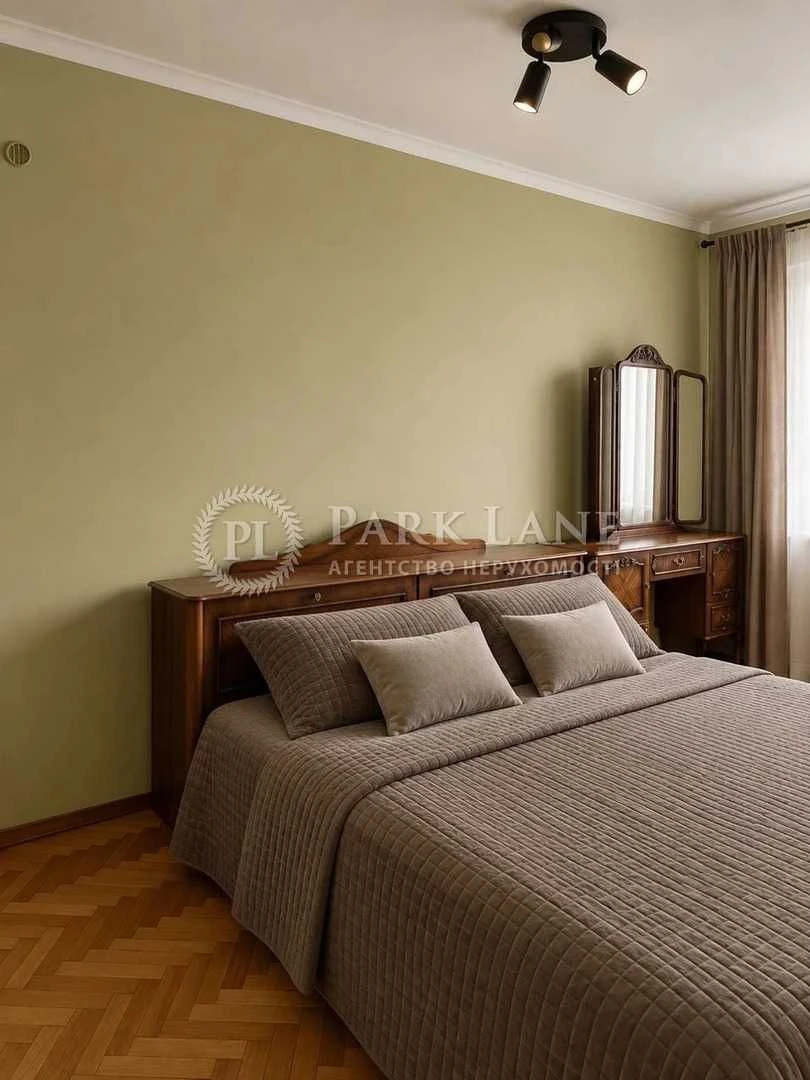 Продаж 3к квартири Центр Печерськ Царське село вул Старонаво