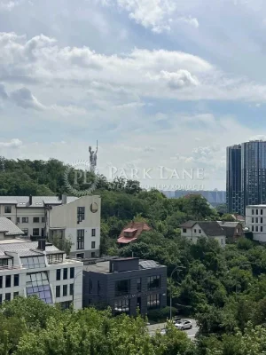 Продаж 3к квартири Центр Печерськ Царське село вул Старонаво