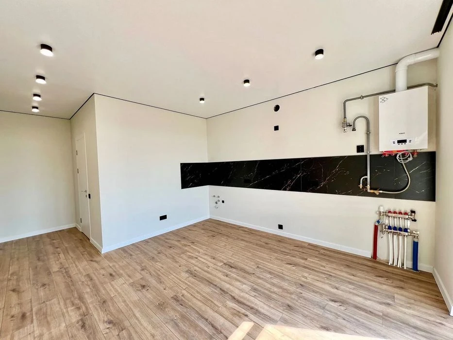 New 1-room apartment in the center with a balcony!