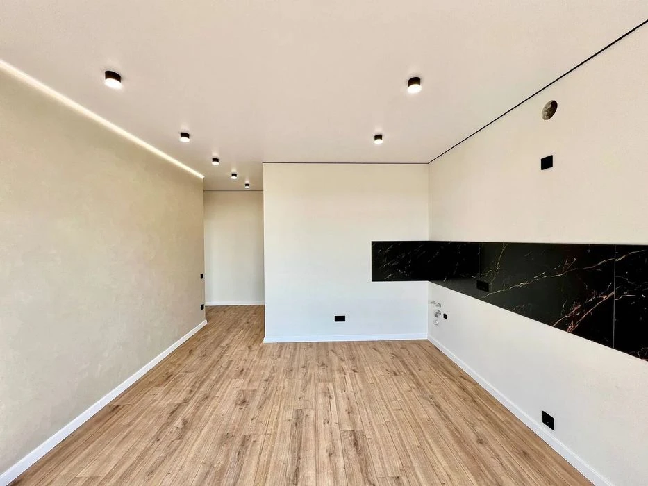 New 1-room apartment in the center with a balcony!