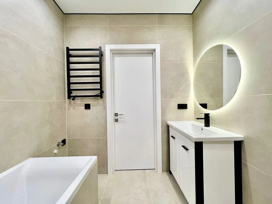 New 1-room apartment in the center with a balcony!