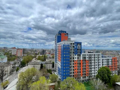 Квартира. Днепр, Левка Лукьяненко ул. (Василия Жуковского)
