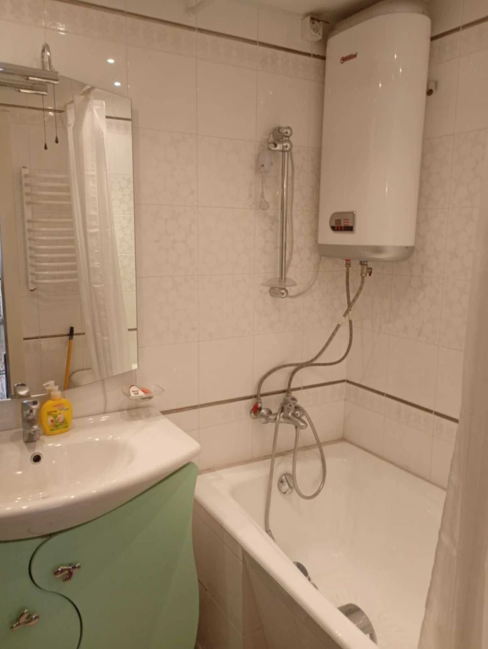 Продам 2-кімнатну квартиру в самому центрі міста — вул. Ширш