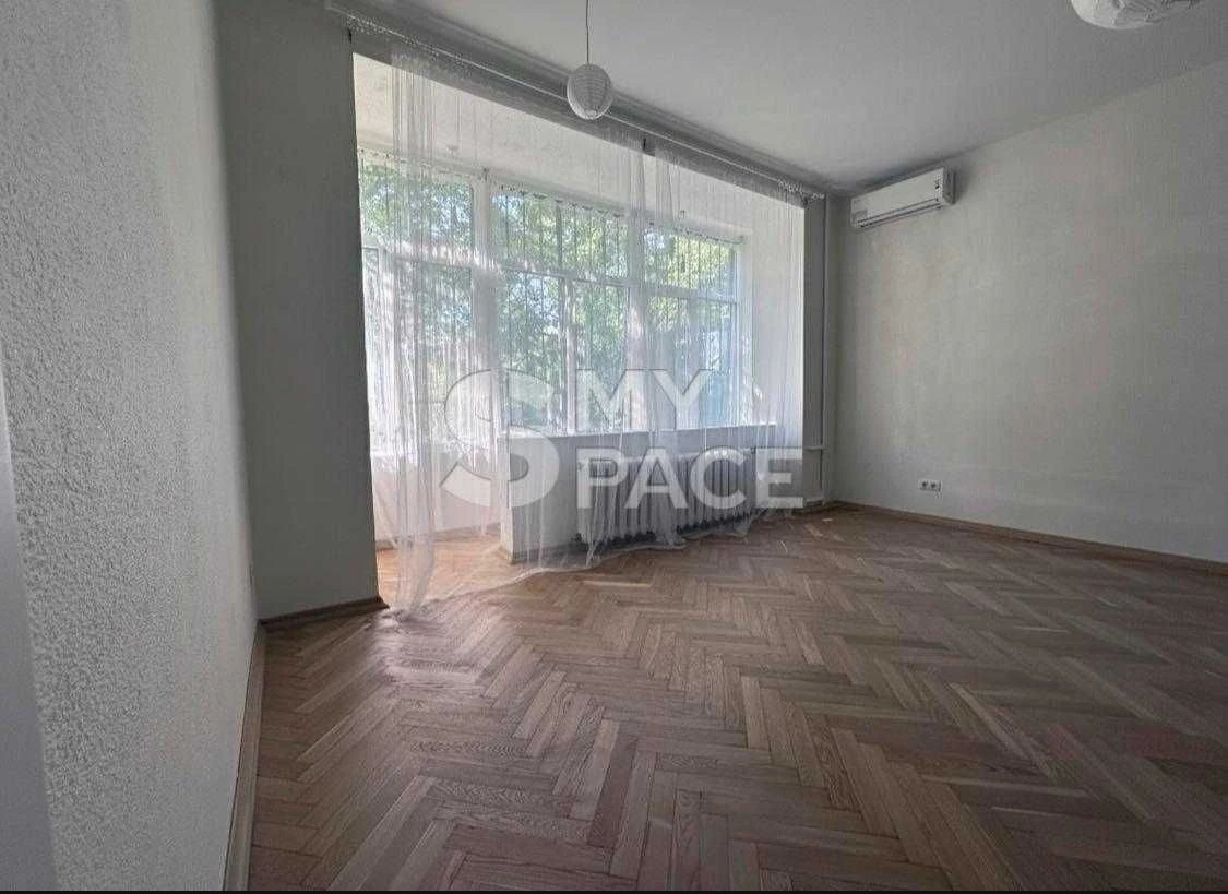 Продаж 4к квартири 127 м² Грушевського 34А Арсенальна Центр