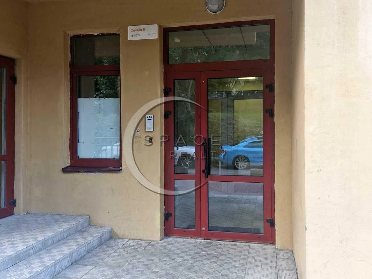 Продаж 1 кімнатної квартири студії по вул. Євгена Коновальця