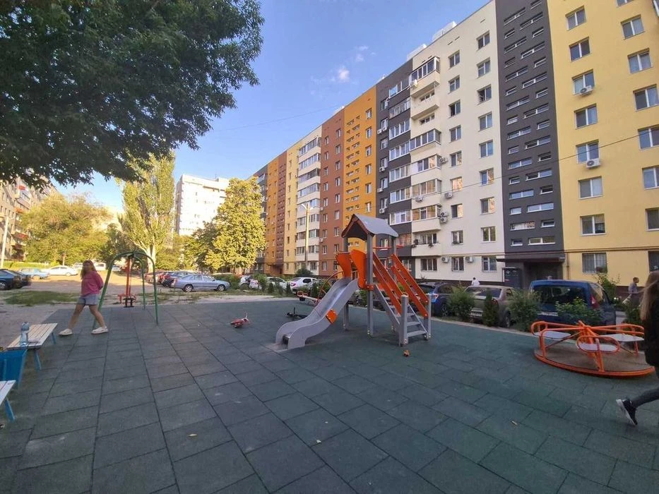 Продам отличную 2-к квартиру в высотке на ул. Калиновая - Ян