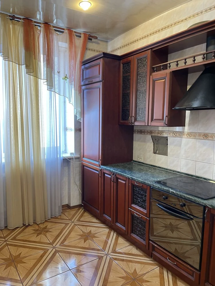 Продам 3-кімнатну квартиру біля парку Глоби