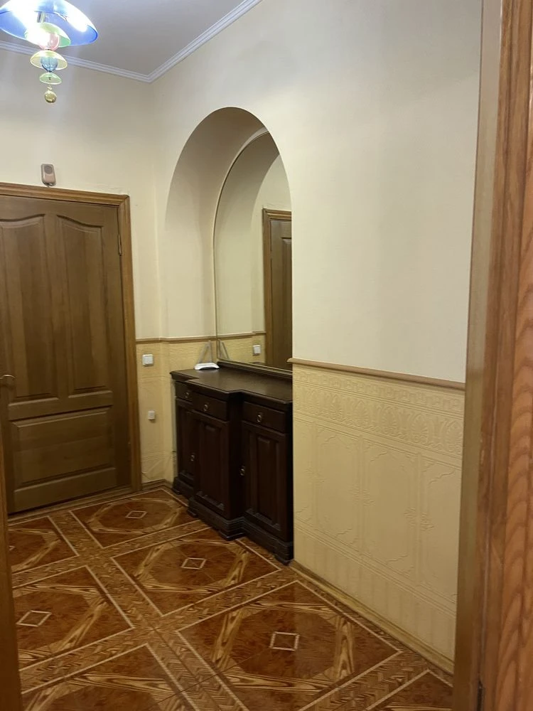 Продам 3-кімнатну квартиру біля парку Глоби