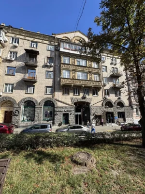 Продаж цегляного гаража в центрі міста, гараж з оглядовою ям