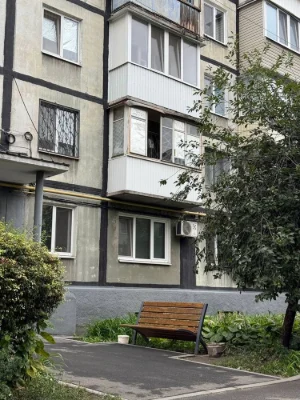 Продам 1ком.квартиру А.Поля/район парка /напротив ТЦ Славути