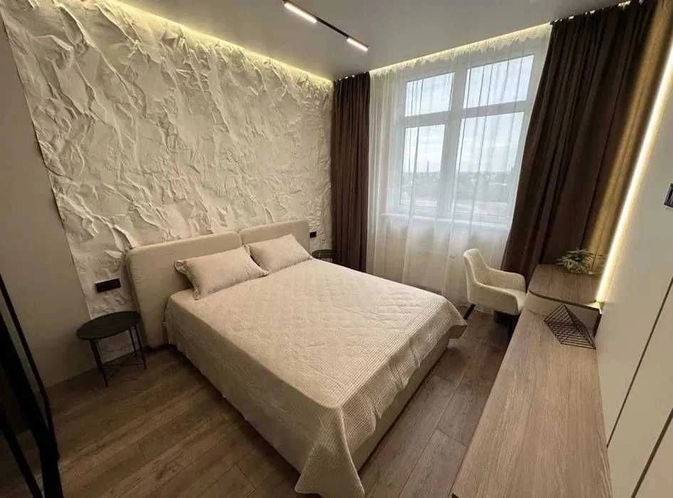 Продаж 3-кім. квартири з шикарним ремонтом, центр, інд. газ.